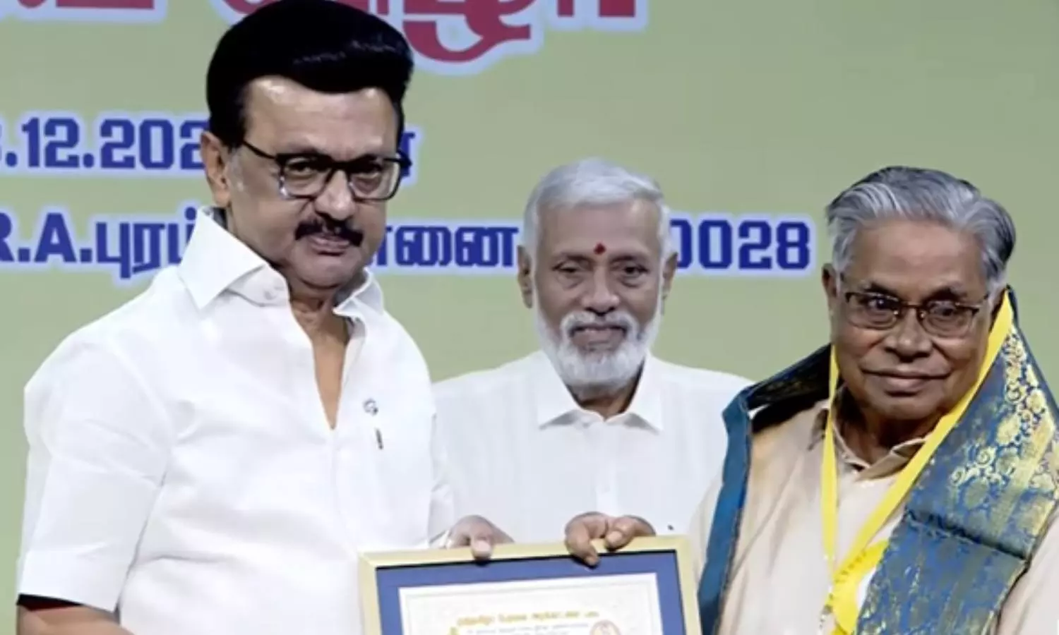 முத்தமிழ்ப் பேரவை சார்பில் கலைஞர்களுக்கு விருதுகளை வழங்கினார் முதலமைச்சர் மு.க.ஸ்டாலின்! முத்தமிழ்ப் பேரவை சார்பில் கலைஞர்களுக்கு விருதுகளை வழங்கினார் முதலமைச்சர் மு.க.ஸ்டாலின்!