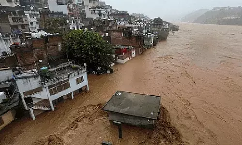 2025 REWIND: கனமழை, வெள்ளம், நிலச்சரிவு.. இந்த வருடம் இந்தியாவை சுழற்றி அடித்த இயற்கை பேரிடர்கள்!