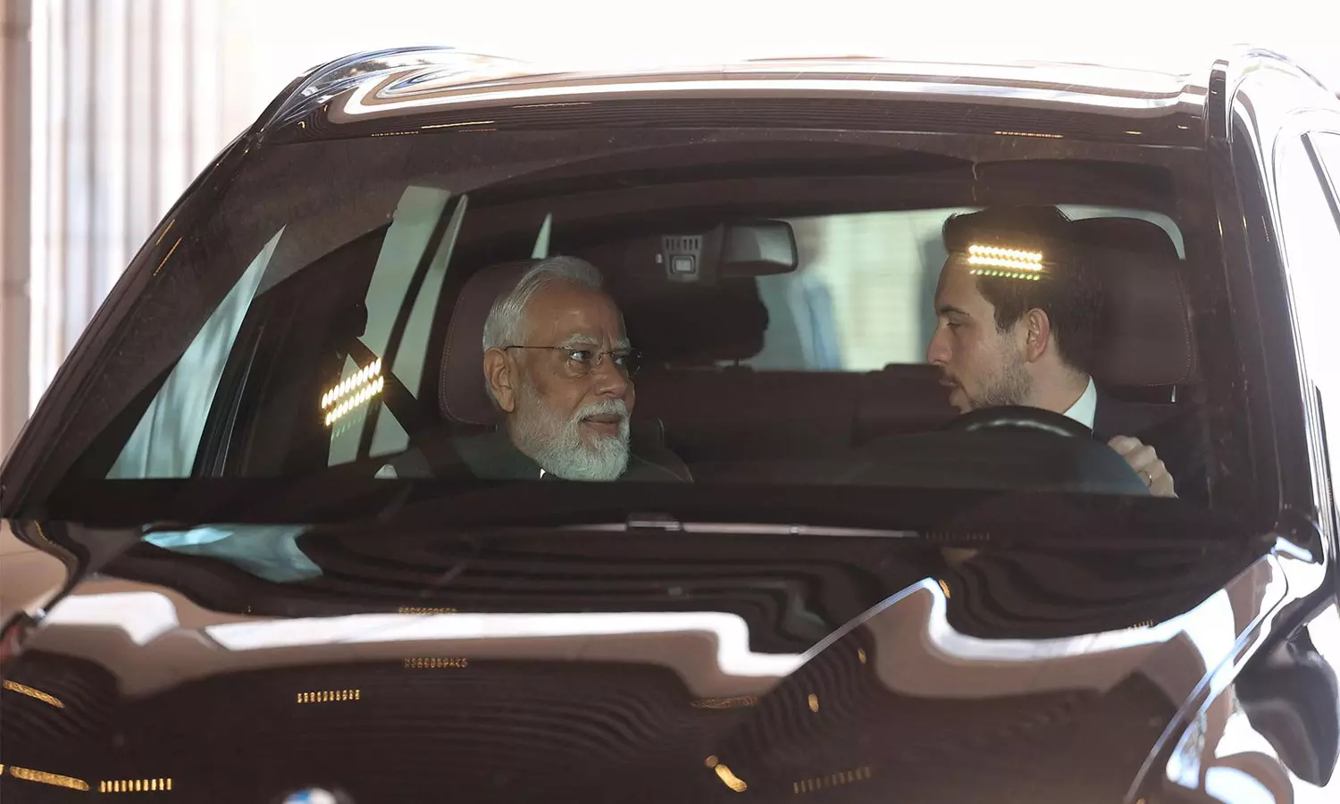 பிரதமர் மோடிக்கு கார் ஓட்டிய ஜோர்டான் மன்னர் பிரதமர் மோடிக்கு கார் ஓட்டிய ஜோர்டான் மன்னர்