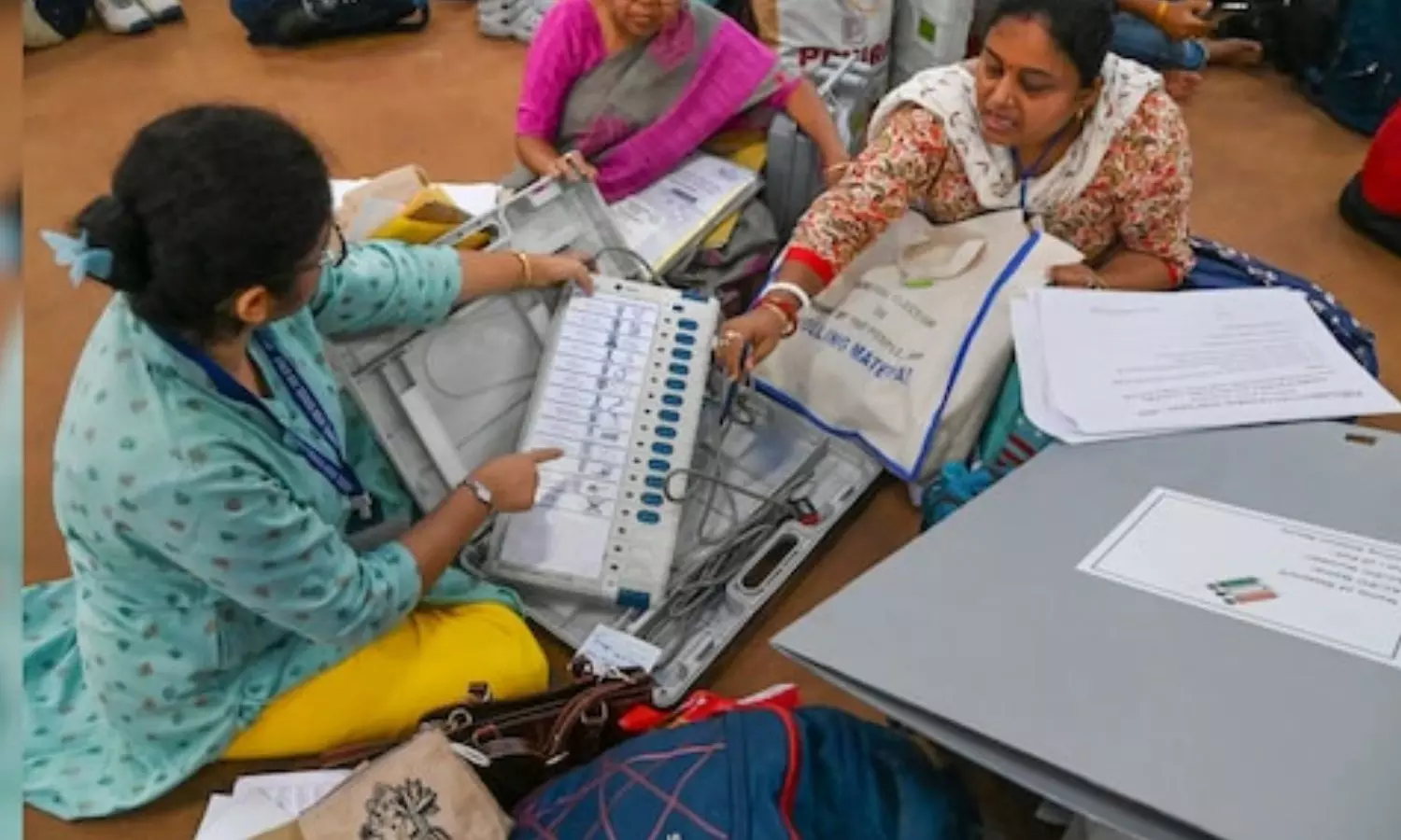 SIR: ராஜஸ்தானில் வரைவு வாக்காளா் பட்டியல் வெளியீடு.. 42 லட்சம் மக்கள் நீக்கம் SIR: ராஜஸ்தானில் வரைவு வாக்காளா் பட்டியல் வெளியீடு.. 42 லட்சம் மக்கள் நீக்கம்