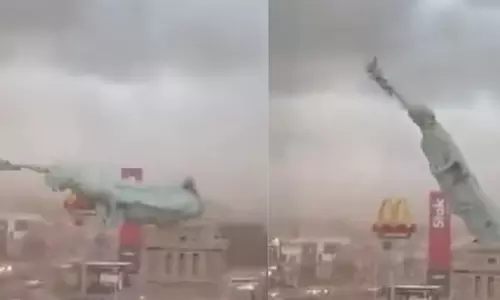 VIDEO: பலத்த காற்றால் சரிந்து விழுந்த சுதந்திர தேவி சிலை