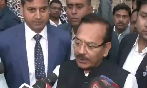 மெஸ்ஸி நிகழ்ச்சியில் குளறுபடி: மேற்குவங்காள விளையாட்டுத்துறை மந்திரி ராஜினாமா