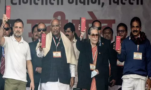 100 நாள் வேலை திட்டத்தில் காந்தி பெயர் மாற்றம்: காங்கிரஸ் கட்சி நாளை போராட்டம்