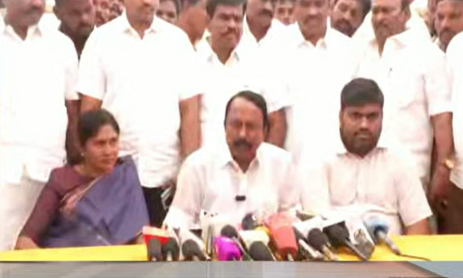 விஜயின் பிரச்சார கூட்டத்தில் பற்கேற்க கியூ ஆர் கோட், பாஸ் தேவையில்லை- செங்கோட்டையன்