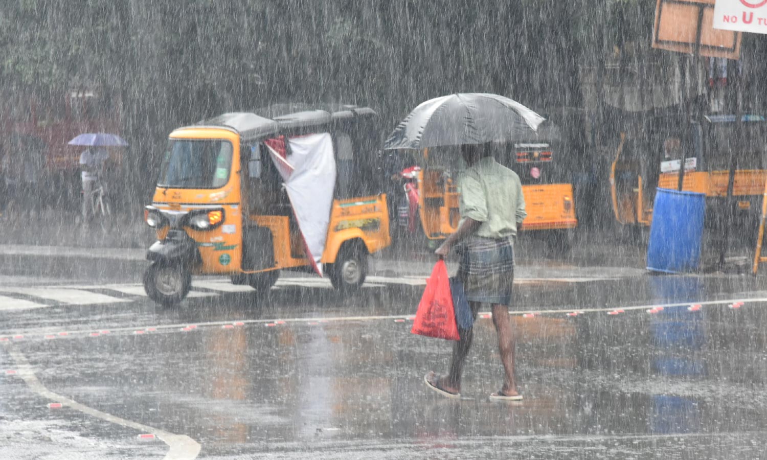 தமிழகத்தில் இன்று மிதமான மழைக்கு வாய்ப்பு- வானிலை ஆய்வு மையம் தகவல்