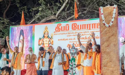 புதுச்சேரியில் திருப்பரங்குன்றம் மாதிரி தீபத்தூணில் தீபம் ஏற்றி போராட்டம்