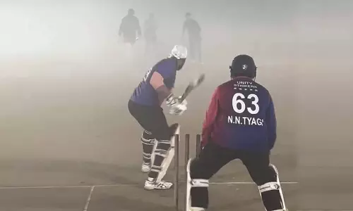 டெல்லி பனிமூட்டத்தில் விளையாடிய Cricket Lovers- வைரல் வீடியோ