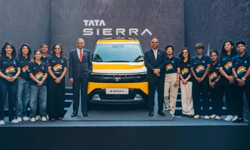 இந்திய மகளிர் அணிக்கு காரை பரிசாக வழங்கிய டாட்டா மோட்டார்ஸ் நிறுவனம்