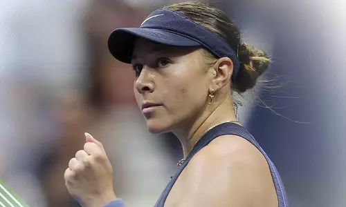 2025-ம் ஆண்டின் வளர்ச்சி கண்ட வீராங்கனை விருது பெற்ற அமெண்டா அனிசிமோவா