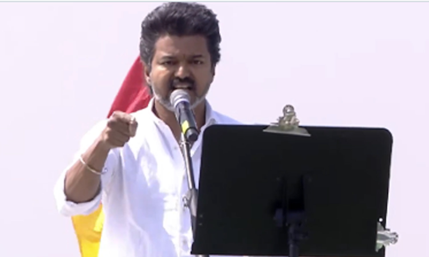 கேட்பதற்கு ஆள் இல்லை என மக்களுக்கான சலுகைகளை கேவலப்படுத்துகிறீர்களா?- விஜய்