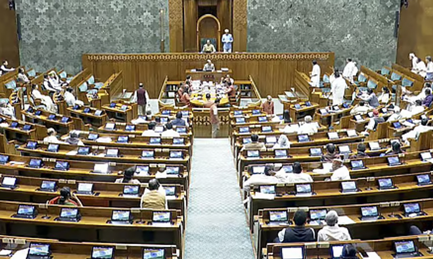 எதிர்க்கட்சிகள் கடும் அமளி: மக்களவையில் புதிய ஊரக வேலைவாய்ப்பு திட்ட மசோதா நிறைவேற்றம்