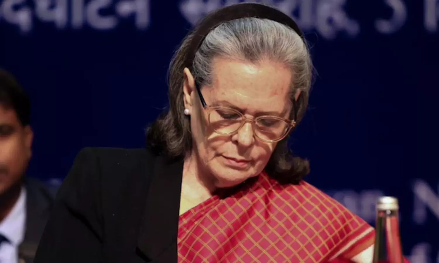 தனிப்பட்ட சொத்து அல்ல - நேரு கடிதங்களை சோனியா காந்தி திருப்பி அளிக்கவேண்டும் என கலாச்சார அமைச்சகம் கடிதம்! தனிப்பட்ட சொத்து அல்ல - நேரு கடிதங்களை சோனியா காந்தி திருப்பி அளிக்கவேண்டும் என கலாச்சார அமைச்சகம் கடிதம்!