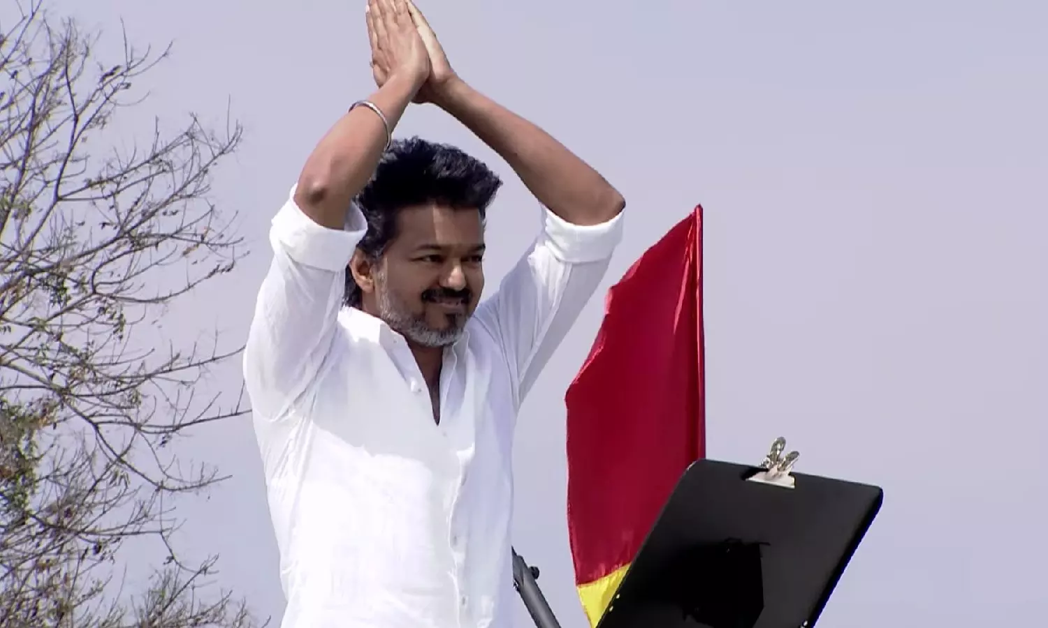 ஈரோடு பொதுக்கூட்டம் - செங்கோட்டையன் மற்றும் காவல்துறைக்கு நன்றி தெரிவித்த விஜய்! ஈரோடு பொதுக்கூட்டம் - செங்கோட்டையன் மற்றும் காவல்துறைக்கு நன்றி தெரிவித்த விஜய்!