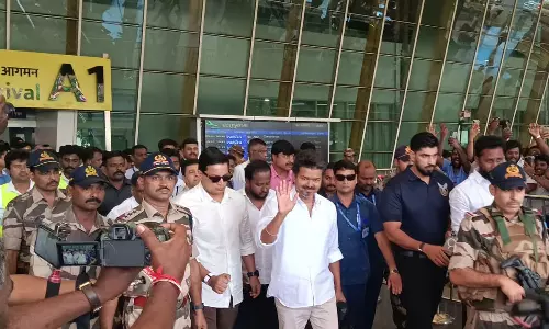 கோவையில் விஜய்க்கு உற்சாக வரவேற்பு - விமான நிலையத்தில் திரண்ட தொண்டர்கள்