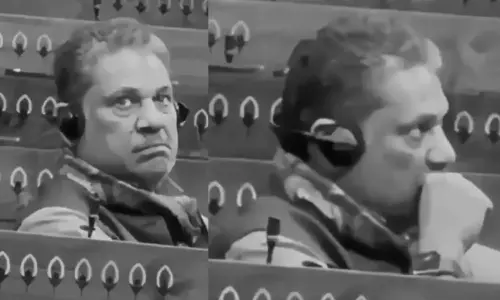 மக்களவைக்குள் இ-சிகரெட் புகைத்த திரிணாமுல் காங்கிரஸ் எம்.பி? - வீடியோ வெளியிட்டு பாஜக புகார்