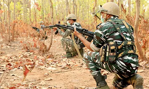 சத்தீஸ்கரில் துப்பாக்கி சூடு- 3 நக்சலைட்டுகள் சுட்டுக் கொலை