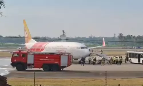 டயர்கள் வெடித்ததால் கொச்சியில் அவசரமாக தரை இறங்கிய ஏர் இந்தியா விமானம்