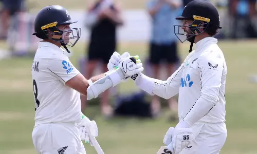 டாம் லாதம், கான்வே அபார சதம்: முதல் நாள் முடிவில் நியூசிலாந்து 334/1