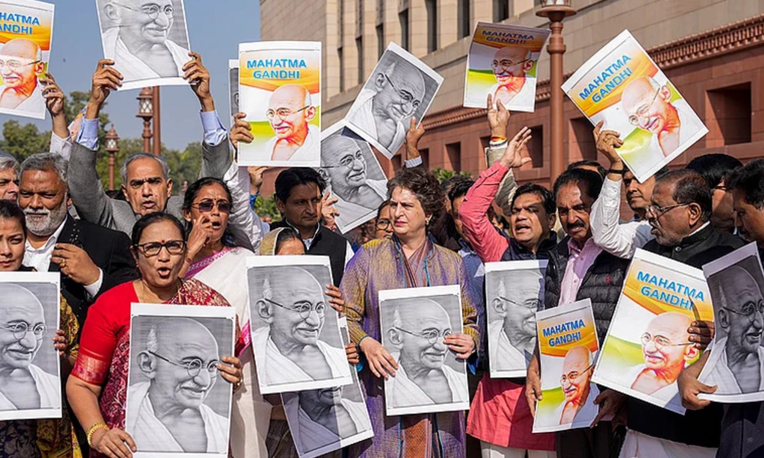 தூக்கி எறியப்பட்ட தேசத் தந்தையின் பெயர்.. 'G RAM G'-யை எதிர்த்து எம்.பி.க்கள் பாராளுமன்றத்தில் போராட்டம்