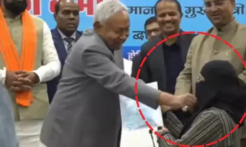 ஹிஜாபை இழுத்துப் பார்த்த நிதிஷ் குமார்.. அரசு வேலையை உதறிய பெண் மருத்துவர்