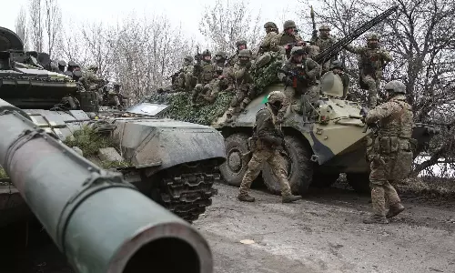 கட்டாயப்படுத்தப்பட்டு ரஷிய ராணுவத்தில் பணியாற்றிய 26 இந்தியர்கள்  மரணம் - மத்திய அரசு