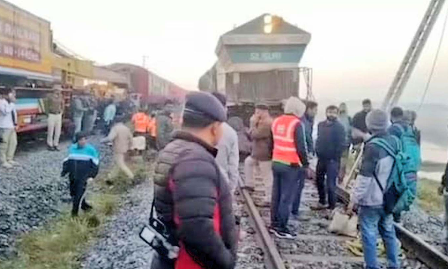 அசாம் அருகே ராஜ்தானி எக்ஸ்பிரஸ் ரெயில் மோதி 8 யானைகள் பலி