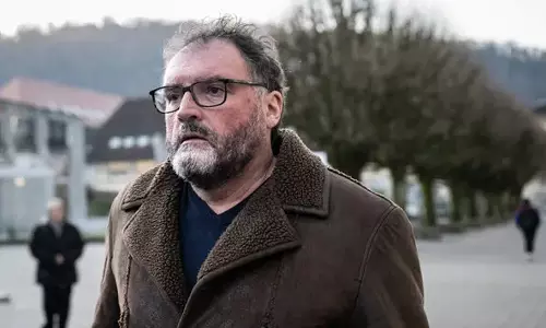 பிரான்சில் 12 பேரை விஷ ஊசி செலுத்தி கொன்ற டாக்டருக்கு ஆயுள் தண்டனை