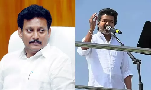 த.வெ.க. தலைவர் அப்டேட் இல்லாமல் இருக்கிறார் - அமைச்சர் அன்பில் மகேஷ்