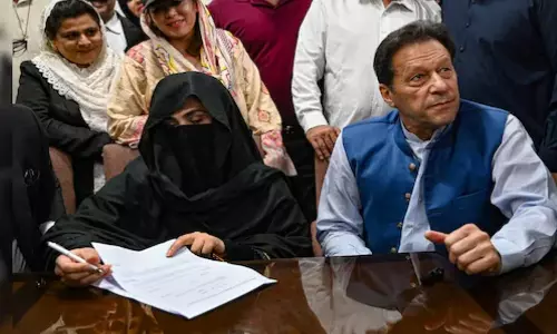 ஊழல் பார்ட் 2: இம்ரான் கான் மற்றும் அவரது மனைவிக்கு 17 ஆண்டுகள் சிறை தண்டனை விதிப்பு