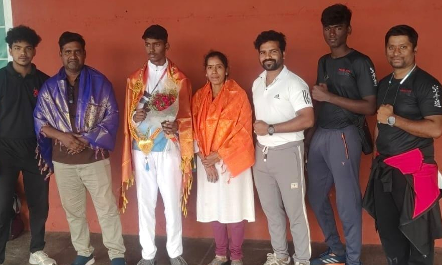 கராத்தே சாம்பியன்ஷிப் போட்டியில் பதக்கம் வென்ற தமிழக வீரர்