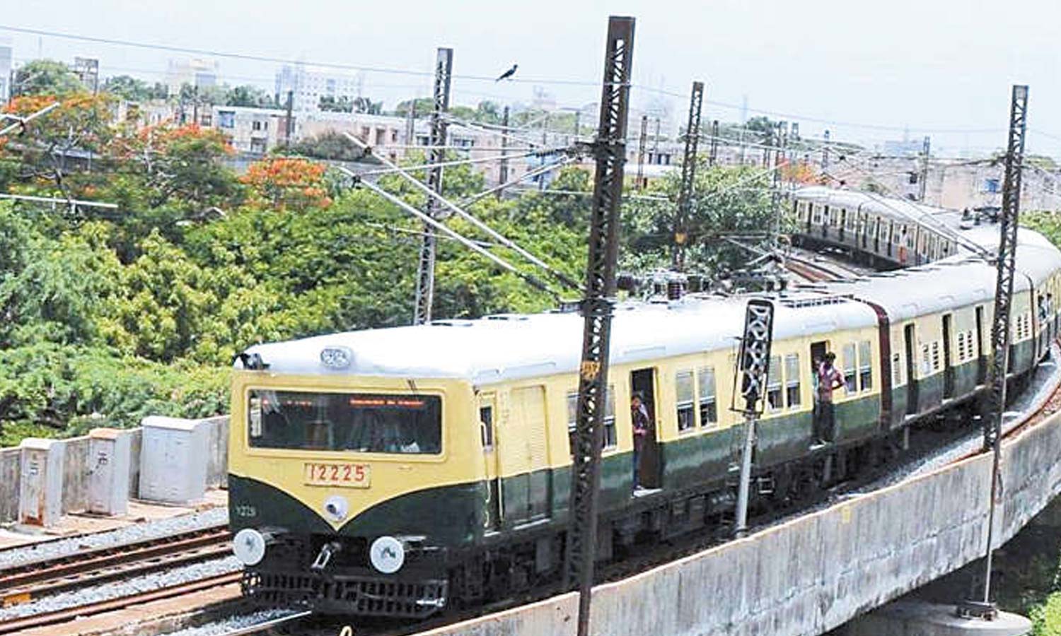 புறநகர் மின்சார ரெயில்-மாதாந்திர சீசன் டிக்கெட் கட்டணம் உயரவில்லை