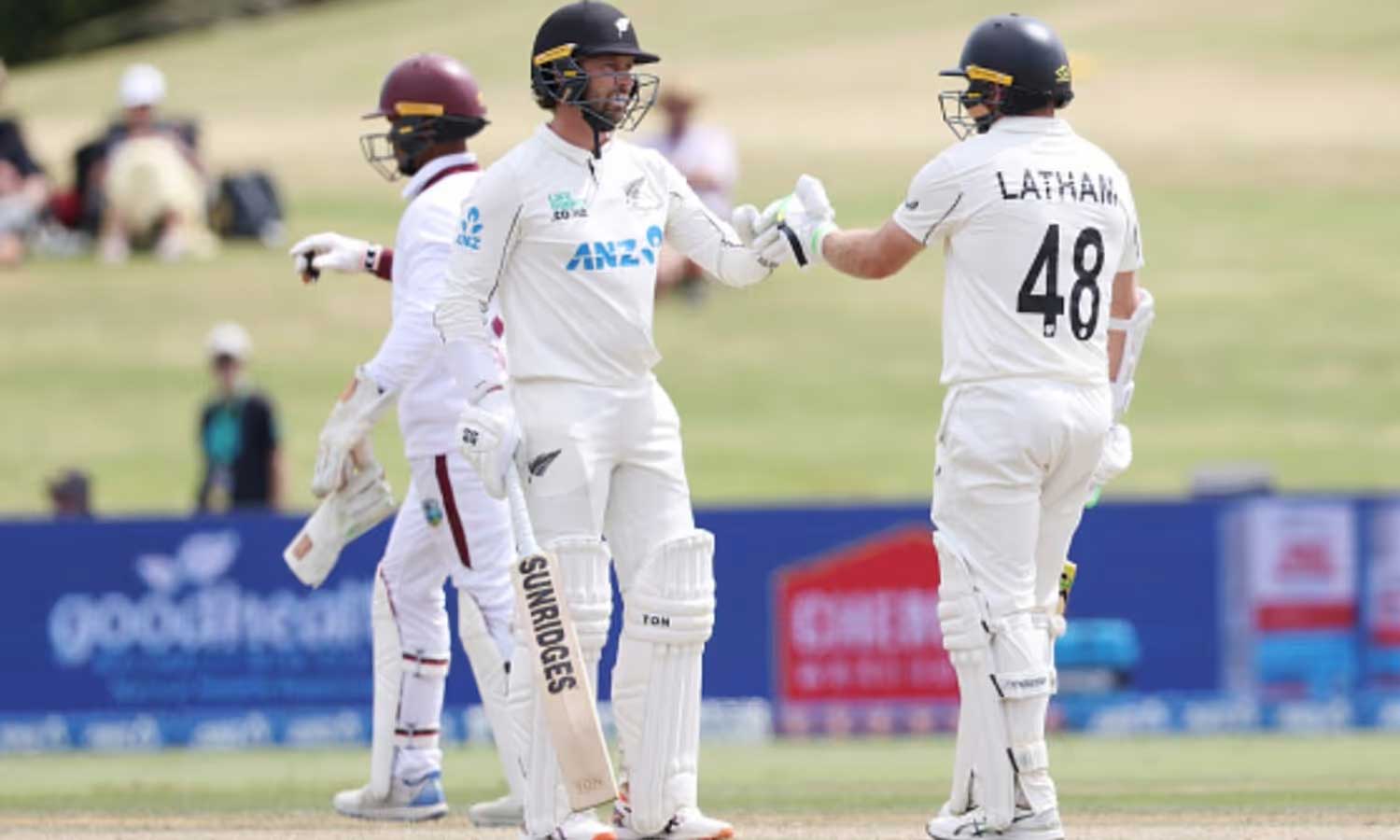 வெஸ்ட் இண்டீசுக்கு எதிரான டெஸ்ட்: வரலாற்று சாதனை படைத்த நியூசிலாந்து தொடக்க வீரர்கள்
