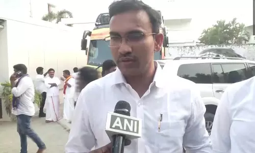 தி.மு.க.வினர் புலி வாலை பிடித்துவிட்டனர்- த.வெ.க. கொள்கை பரப்பு பொதுச்செயலாளர் அருண்ராஜ்