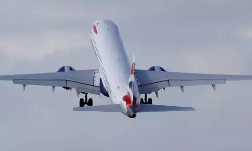 கிறிஸ்துமஸ், புத்தாண்டு தொடர் விடுமுறை எதிரொலி- விமான கட்டணம் மும்முடங்கு உயர்வு