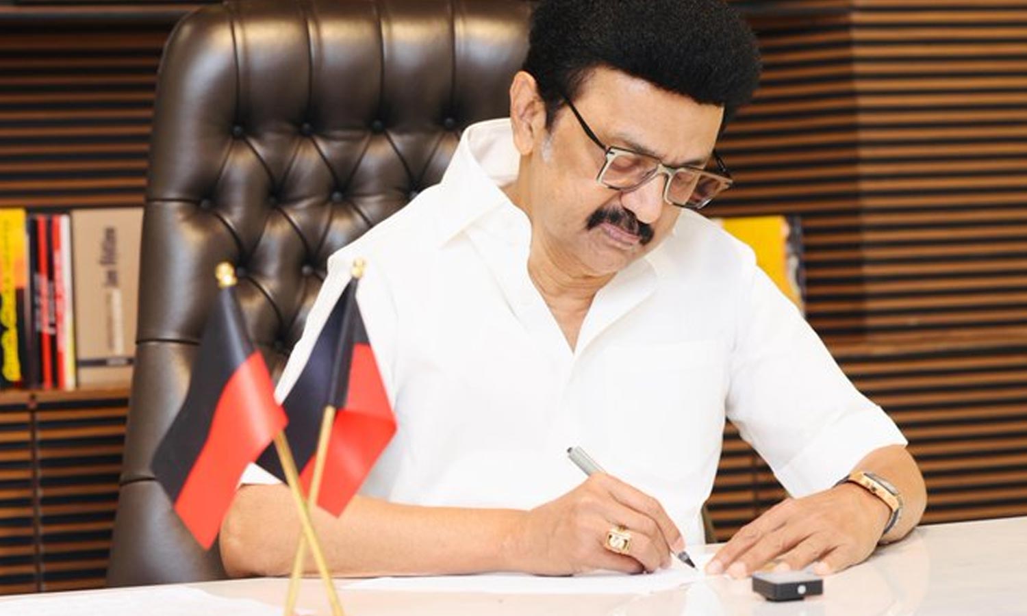 இலங்கை கடற்படையால் சிறை பிடிக்கப்பட்ட தமிழக மீனவர்கள் - மத்திய மந்திரிக்கு மு.க.ஸ்டாலின் கடிதம்