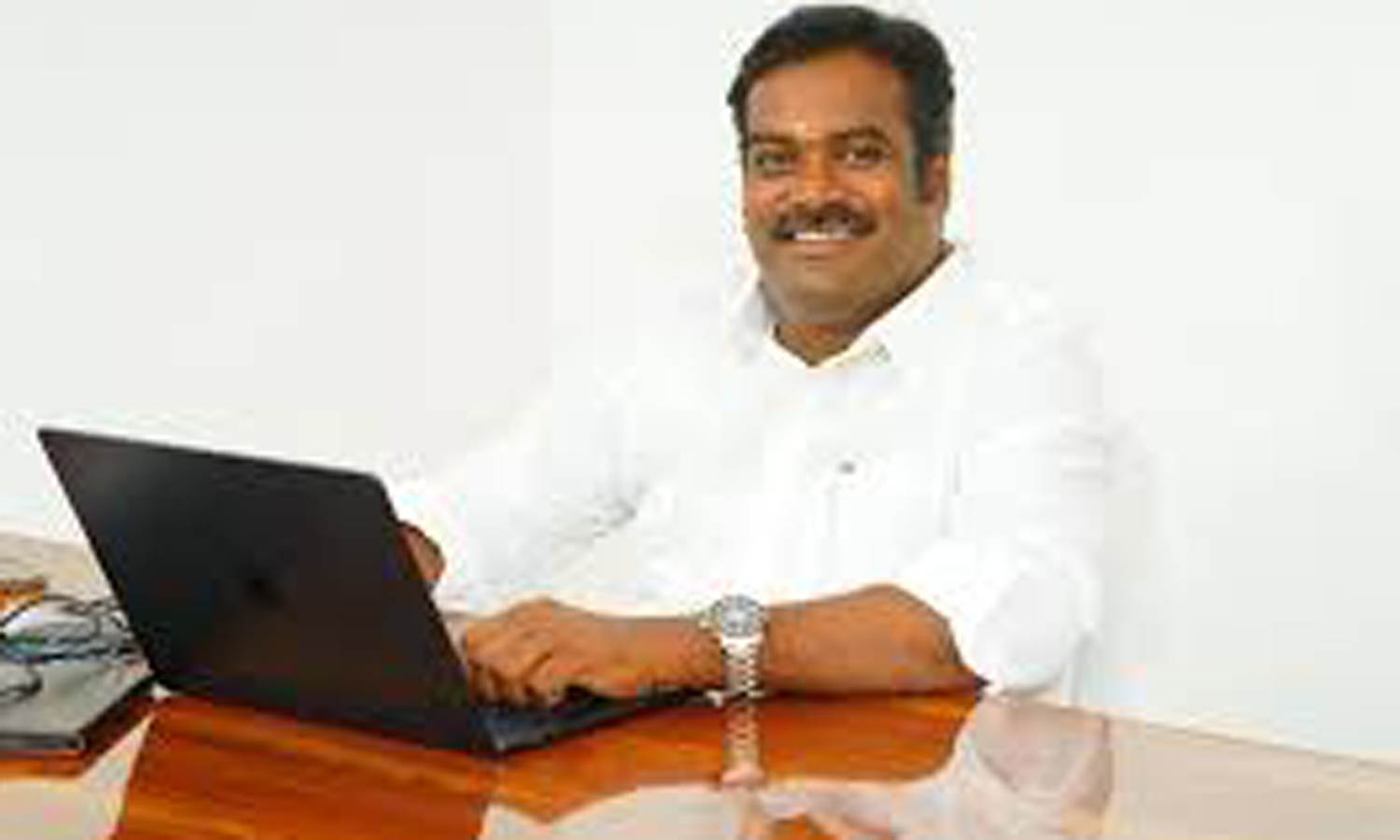 போலி மருந்து விவகாரத்தில் அதிரடி திருப்பம் - முன்னாள் ஐ.எப்.எஸ். அதிகாரி அதிரடி கைது