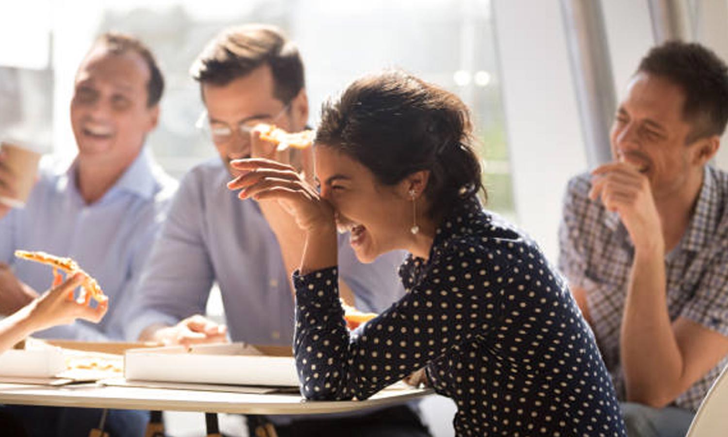 கலகலவென சிரி... கண்ணில் நீர்வர சிரி... சத்தமாக சிரித்தால் ஆயுள் அதிகரிக்குமாம்... சுகாதார நிபுணர்கள் தகவல்