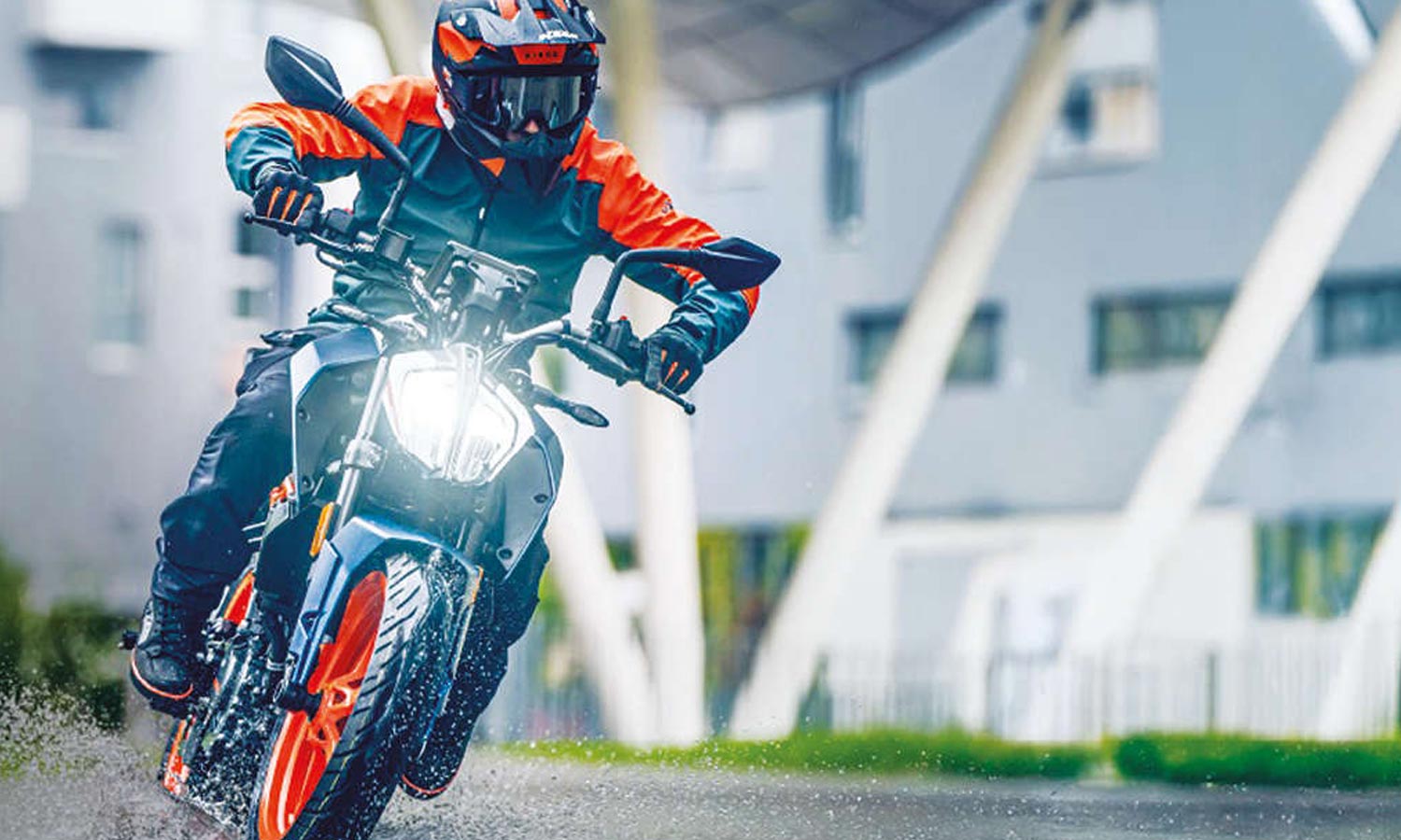 TFT டிஸ்ப்ளேவுடன் அறிமுகமான கேடிஎம் 160 டியூக்