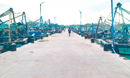 ராமேசுவரம் மீனவர்கள் ஒரு நாள் வேலைநிறுத்த போராட்டம் - ரூ.1 கோடி வர்த்தகம் பாதிப்பு