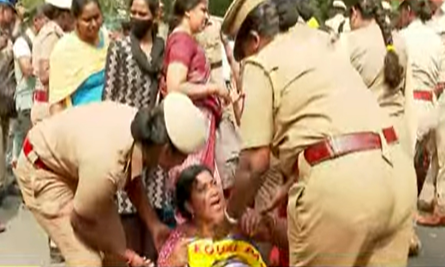 போராட்டத்தில் ஈடுபட்ட இடைநிலை ஆசிரியர்கள் வலுக்கட்டாயமாக கைது- DPI வளாகத்தில் பரபரப்பு