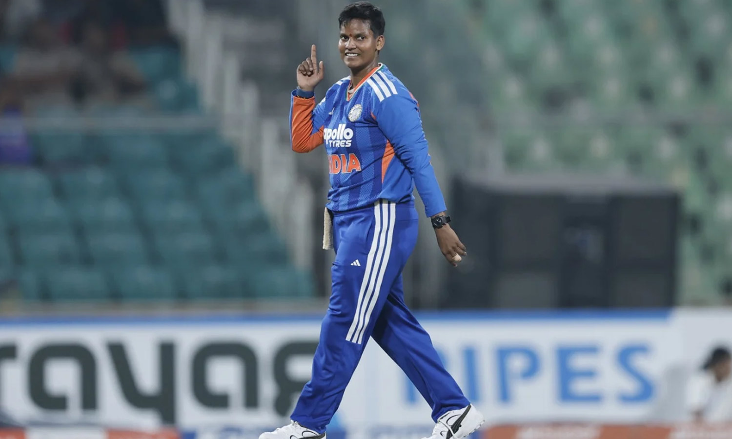 டி20 கிரிக்கெட்டில் அதிக விக்கெட்: மேகன் ஸ்கட் சாதனையை சமன் செய்த தீப்தி சர்மா