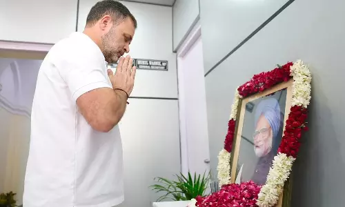 மன்மோகன் சிங் நினைவு தினம் - ராகுல் காந்தி அஞ்சலி