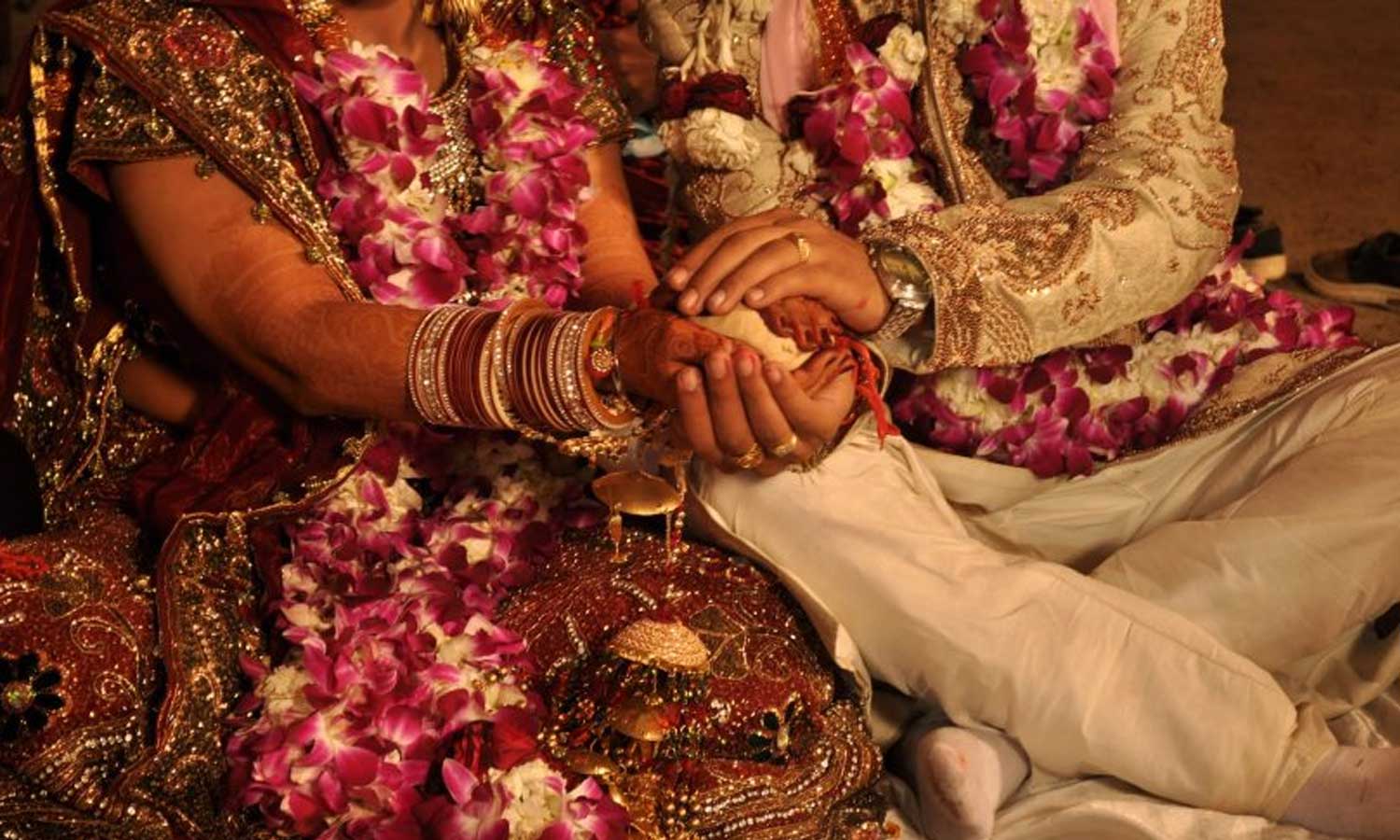 ஆந்திராவில் 19 வயதில் 9 பேரை திருமணம் செய்து ஏமாற்றிய கில்லாடி இளம்பெண்