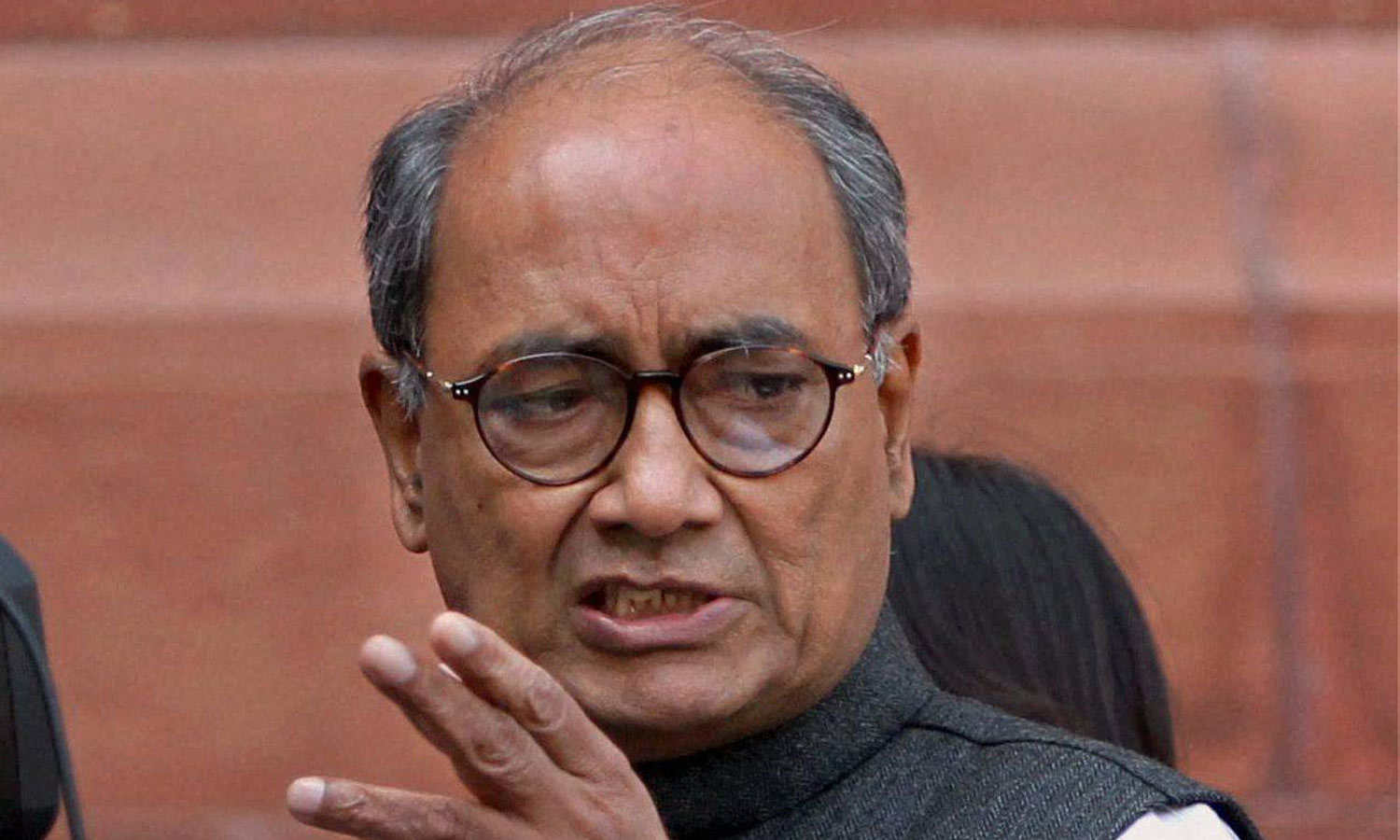 ஆர்.எஸ்.எஸ், பா.ஜ.க.வைப் புகழ்ந்த திக்விஜய் சிங்: இதுதான் காரணம்