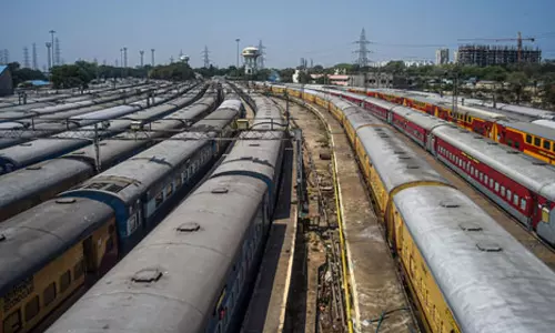 2030-ம் ஆண்டுக்குள் ரெயில் சேவையை 2 மடங்காக உயர்த்த திட்டம்- மத்திய ரெயில்வே அமைச்சகம் தகவல்