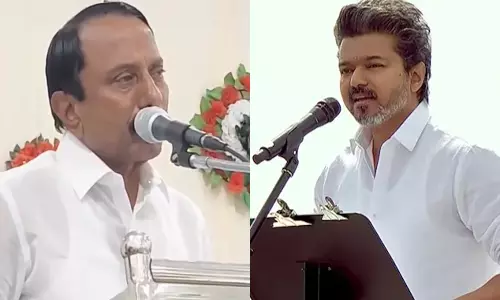 வழி தெரியாமல் நின்றபோது வழிகாட்டியவர் விஜய் - கண் கலங்கி பேசிய செங்கோட்டையன்