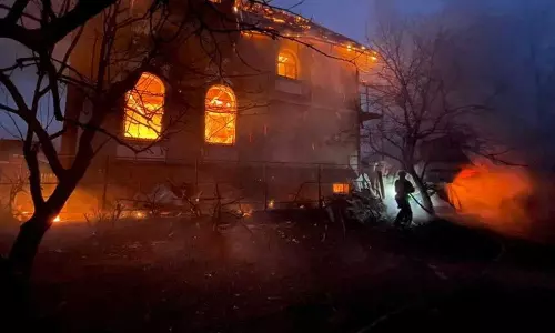 டிரம்ப்- ஜெலன்ஸ்கி சந்திக்க இருக்கும் நிலையில், உக்ரைன் மீது தாக்குதல் நடத்திய ரஷியா