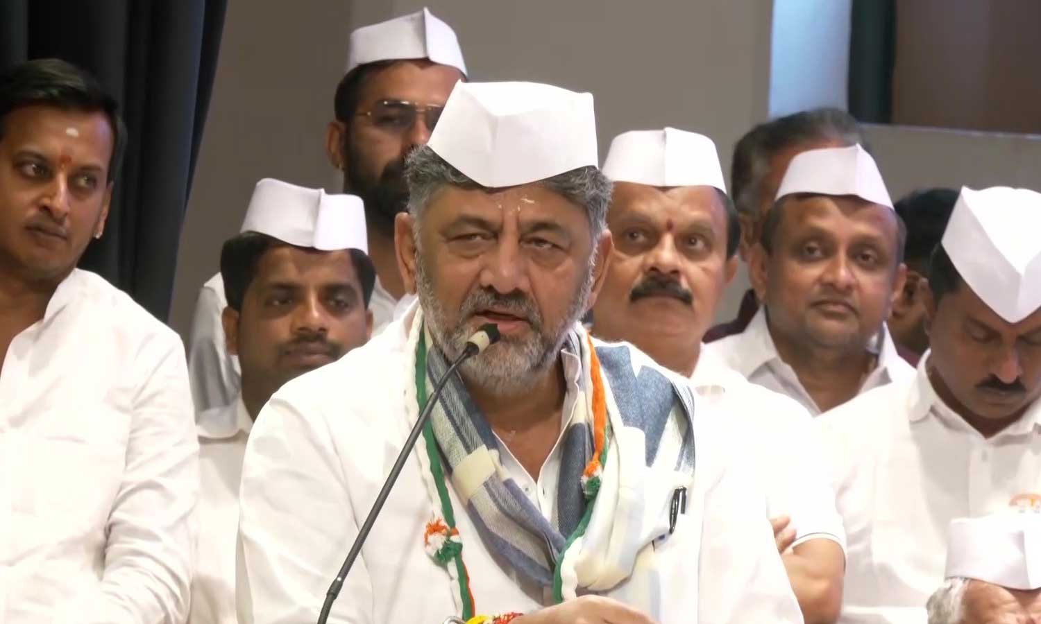 மகாத்மா காந்தியின் பெயரை வரலாற்றிலிருந்து நீக்க முடியுமா? டி.கே. சிவக்குமார்