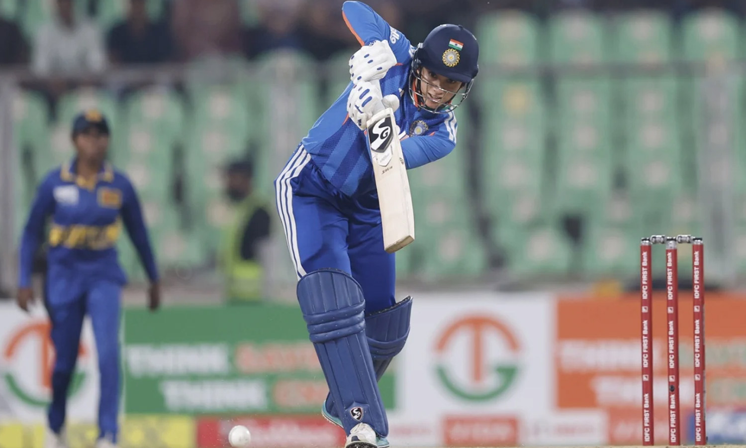 மகளிர் கிரிக்கெட்: 10,000 ரன்களை 2வது இந்திய வீராங்கனை ஸ்மிருதி மந்தனா