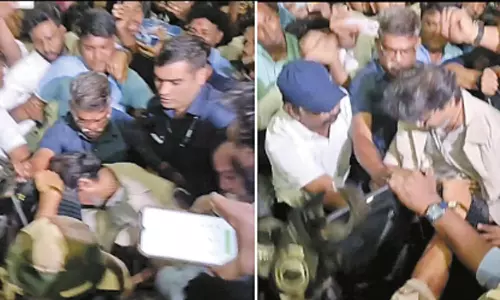 சென்னை விமான நிலையத்தில் தடுமாறி விழுந்த விஜய்-பத்திரமாக மீட்ட அதிகாரிகள்